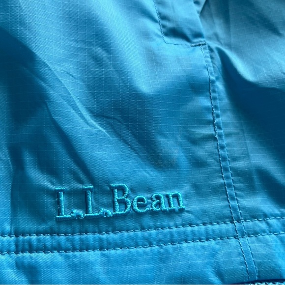 L.L Bean Waterproof Nylon Hooded Jacket (M) - Picture 3 of 11